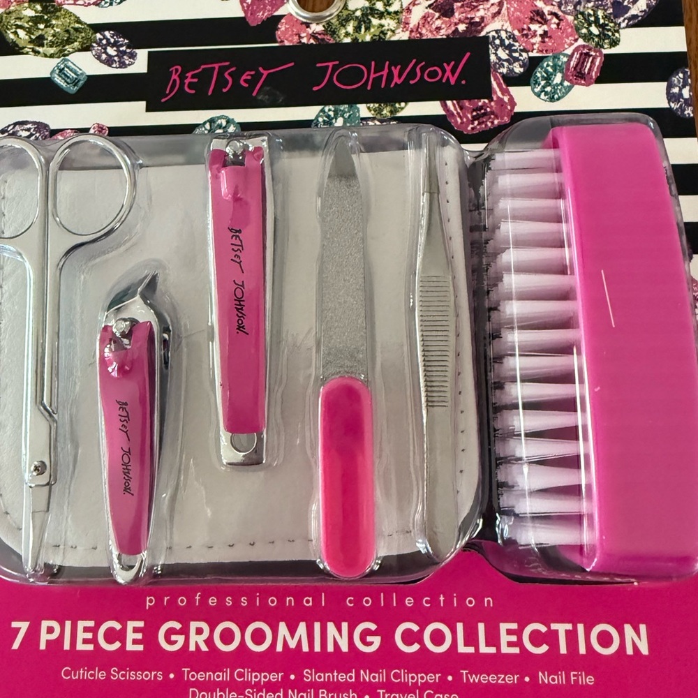 Betsey Johnson 7 Piece Grooming Collection - Picture 2 of 4